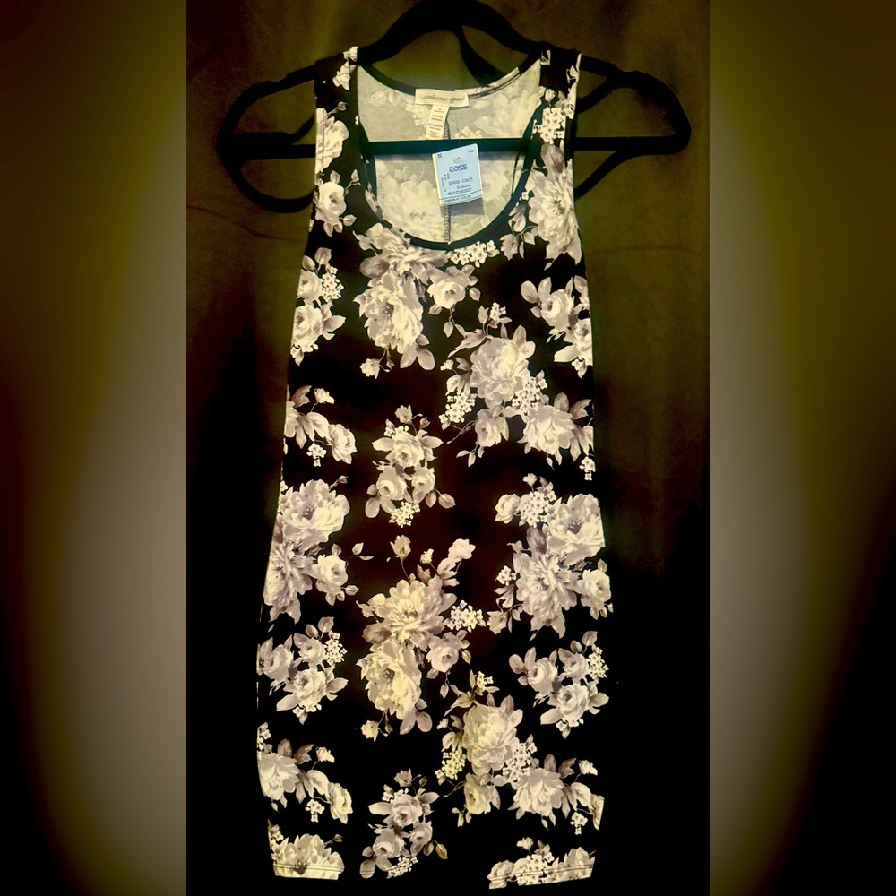 Flower printed bodycon mini dress.